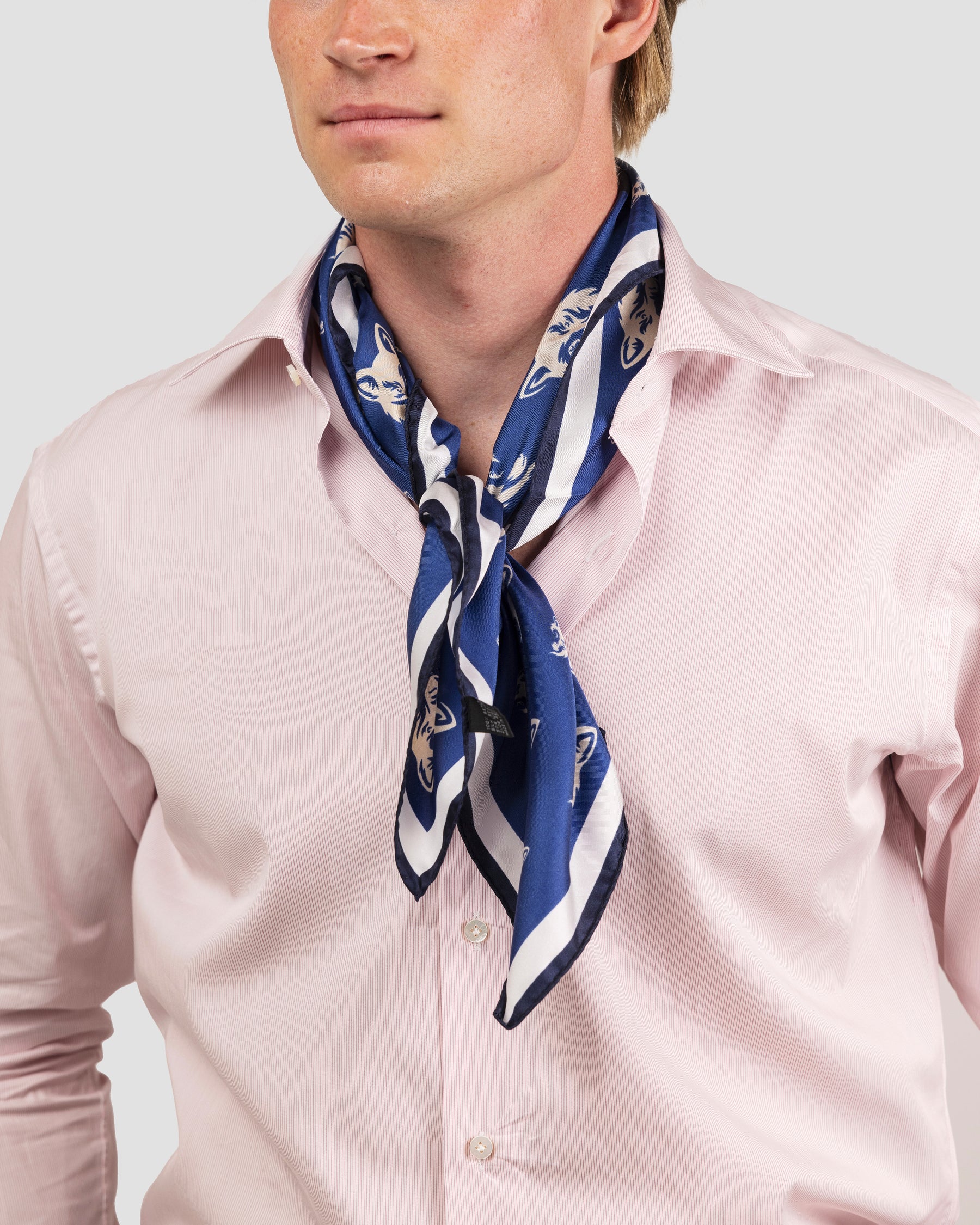 Foulard en sergé imprimé motif Loup