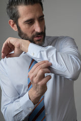 Dettagli della camicia Oriali Firenze uomo a righe bianche e celesti