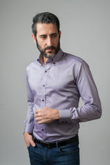 La camicia Oriali Firenze uomo tinta unita vinaccia indossata dal modello